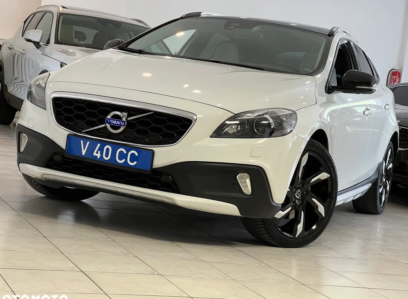 Volvo V40 cena 85900 przebieg: 142000, rok produkcji 2016 z Pilawa małe 562